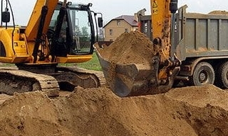 Выкопать яму экскаватором в Апшеронске от 929 руб. - 2Землекопа-Пшр