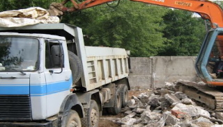 Вывоз строительного мусора с участка в Апшеронске недорого от 1548 руб. | 2Землекопа-Пшр